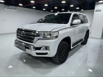 Toyota  Land Cruiser  GXR  2019  Automatic  220,000 Km  6 Cylinder  Four Wheel Drive (4WD)  SUV  White  With Warranty