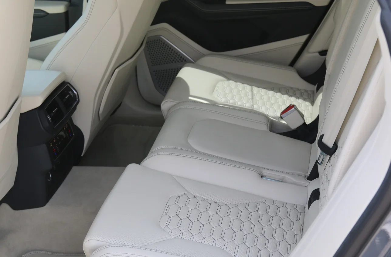 Lamborghini  URUS  8 Cylinder  SUV ( AWD )  Grey  2022