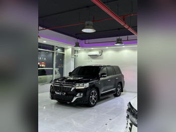 Toyota  Land Cruiser  VXS  2018  Automatic  297,000 Km  8 Cylinder  Four Wheel Drive (4WD)  SUV  Black