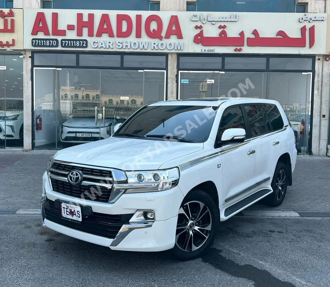 Toyota  Land Cruiser  GXR  2018  Automatic  108,000 Km  8 Cylinder  Four Wheel Drive (4WD)  SUV  White