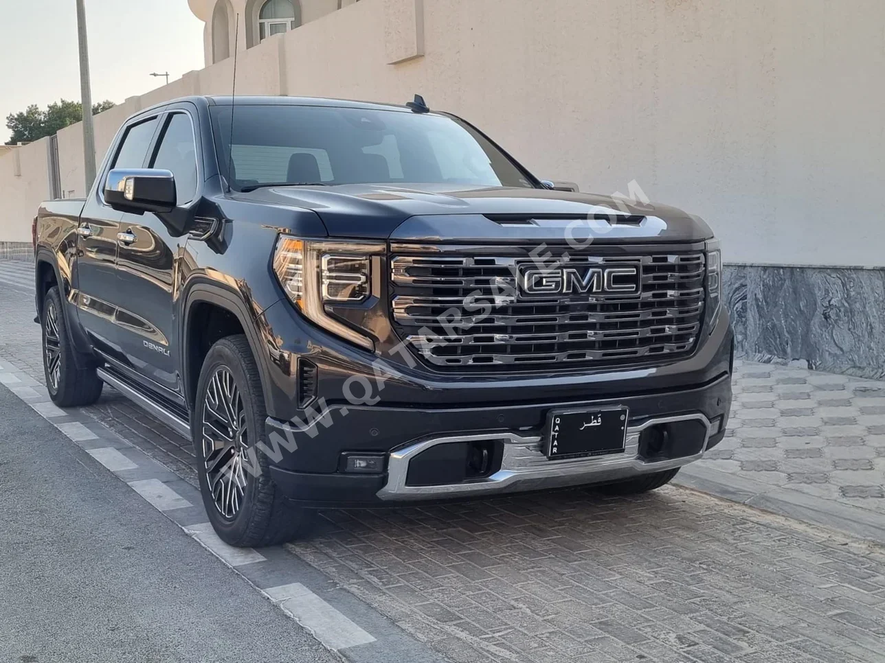 جي ام سي  سييرا  دينالي التميت  2022  اوتوماتيك  53,000 كم  8 سلندر  دفع رباعي  اس يو في  ازرق  تحت الضمان
