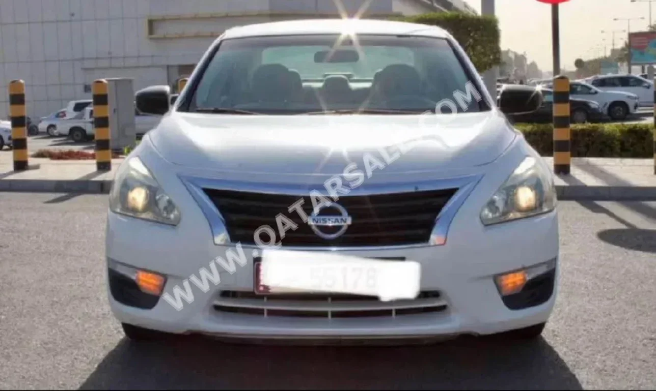 Nissan  Altima  2.5 SV  2013  Automatic  200,000 Km  6 Cylinder  Front Wheel Drive (FWD)  Sedan  Beige