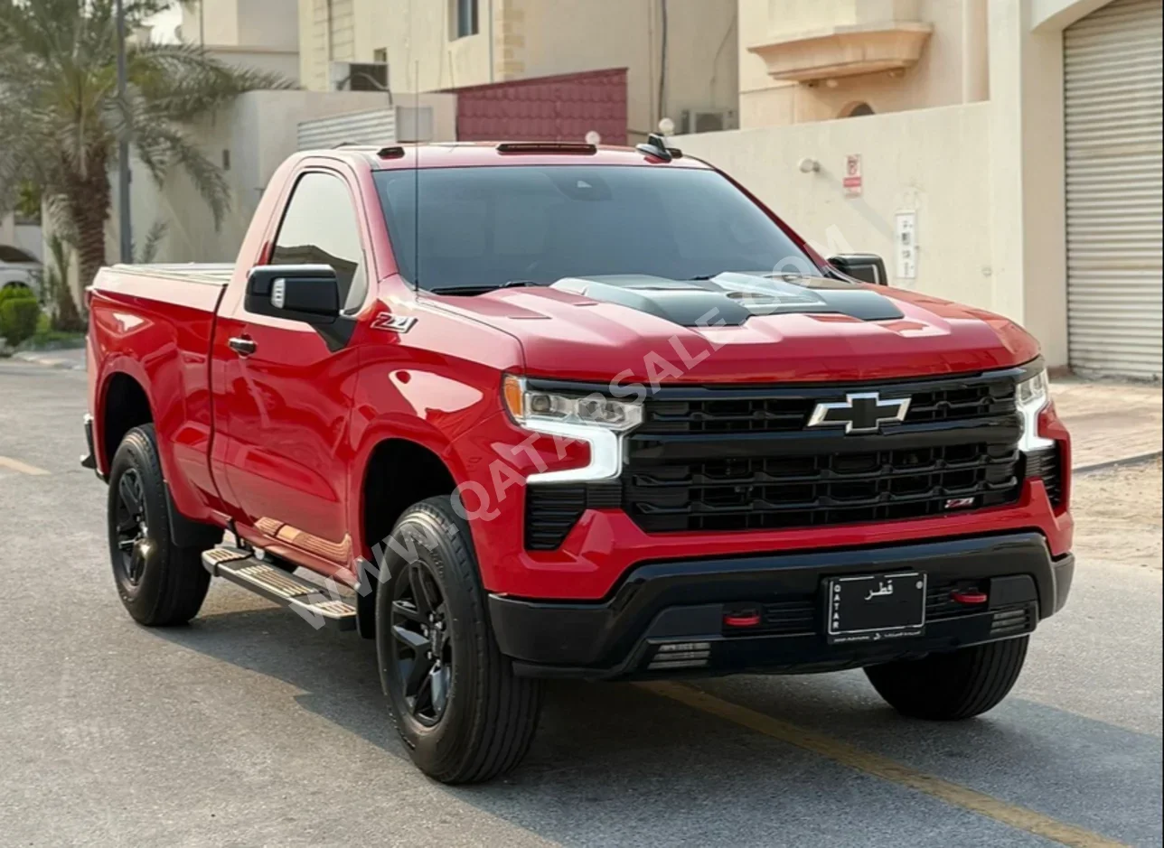 Chevrolet  Silverado  Trail Boss  2022  Automatic  92,000 Km  8 Cylinder  Four Wheel Drive (4WD)  Pick Up  Red