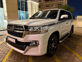 Toyota  Land Cruiser  VXR  2021  Automatic  80,000 Km  8 Cylinder  Four Wheel Drive (4WD)  SUV  White