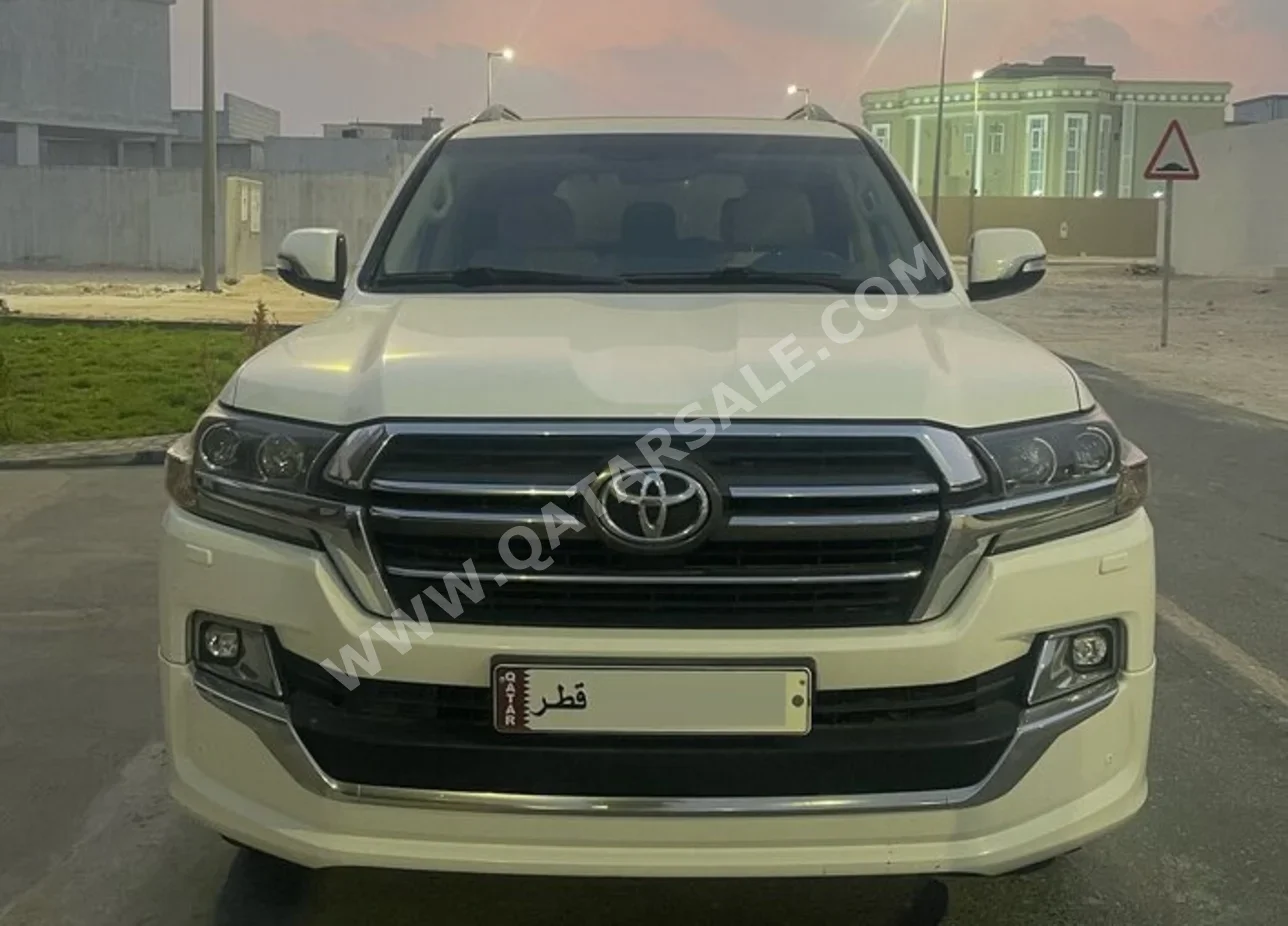 تويوتا  لاند كروزر  جي اكس ار - غراند تورينغ  2020  اوتوماتيك  143,000 كم  6 سلندر  دفع رباعي  اس يو في  أبيض