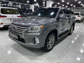 Lexus  LX  570  2015  Automatic  264,000 Km  8 Cylinder  Four Wheel Drive (4WD)  SUV  Gray