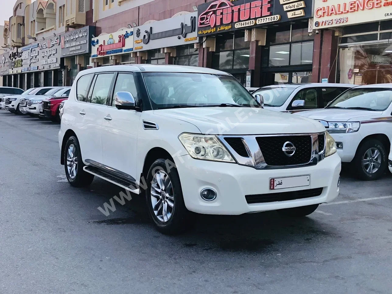 نيسان  باترول  ال اي  2012  اوتوماتيك  220,000 كم  8 سلندر  دفع رباعي  اس يو في  أبيض