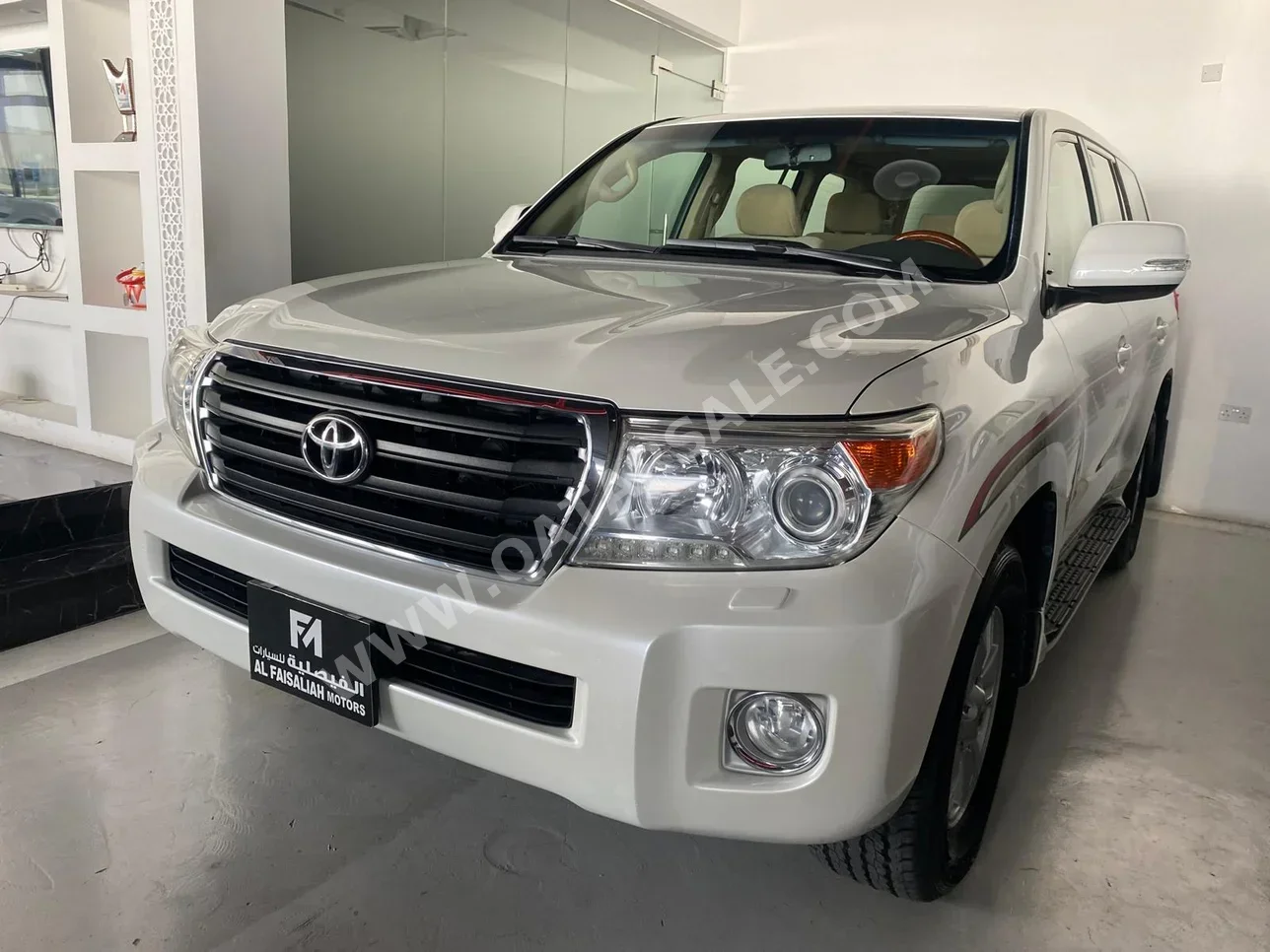 Toyota  Land Cruiser  GXR  2013  Automatic  113,000 Km  6 Cylinder  Four Wheel Drive (4WD)  SUV  White