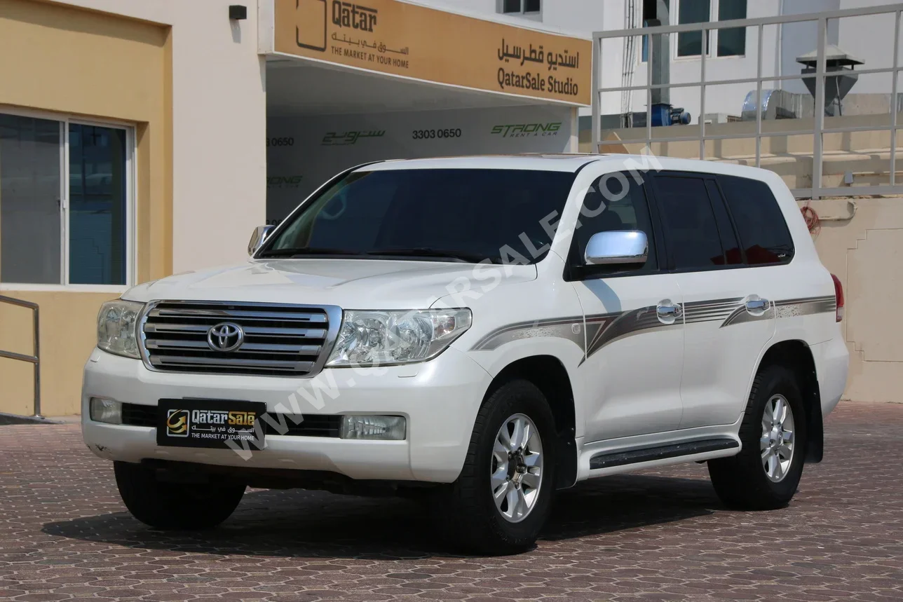 Toyota  Land Cruiser  GXR  2010  Automatic  443,000 Km  8 Cylinder  Four Wheel Drive (4WD)  SUV  Pearl