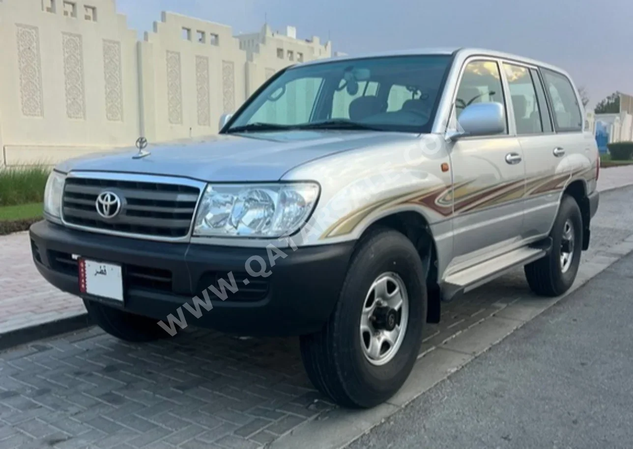تويوتا  لاند كروزر  جي اكس  2006  عادي  260,000 كم  6 سلندر  دفع رباعي  اس يو في  فضي