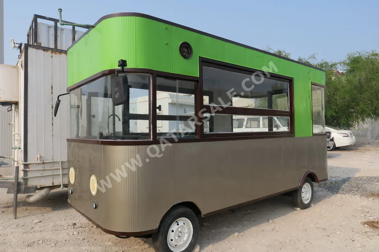Caravan - Food Truck  - 2022  - Green and Beige