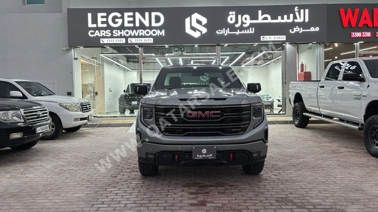 جي ام سي  سييرا  اي تي 4  2024  اوتوماتيك  69,000 كم  8 سلندر  دفع رباعي  بيكب  رمادي  تحت الضمان