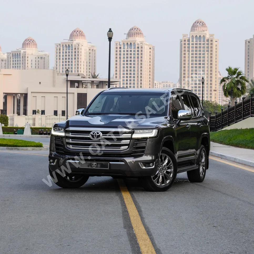 Toyota  Land Cruiser  VX Twin Turbo  2022  Automatic  33,000 Km  6 Cylinder  Four Wheel Drive (4WD)  SUV  Gray  With Warranty
