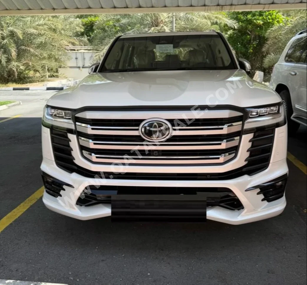Toyota  Land Cruiser  VXR Limited  2025  Automatic  32,000 Km  6 Cylinder  Four Wheel Drive (4WD)  SUV  White  With Warranty