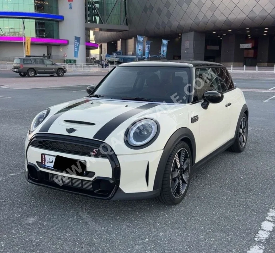 Mini Cooper S 2022 Automatic 63,000 Km 4 Cylinder Front Wheel Drive (FWD) Hatchback Light Beige