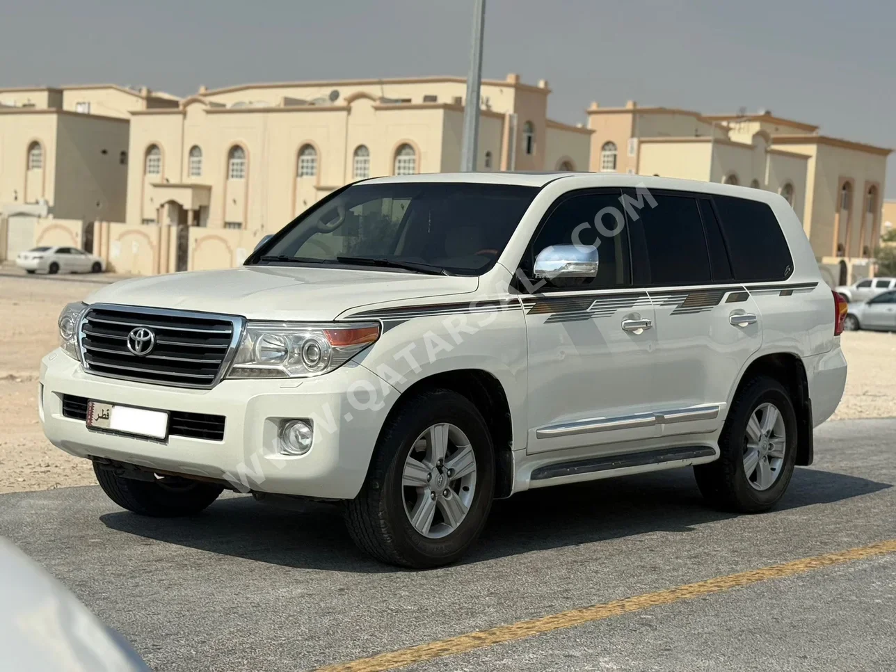 Toyota  Land Cruiser  GXR  2013  Automatic  269,000 Km  8 Cylinder  Four Wheel Drive (4WD)  SUV  White