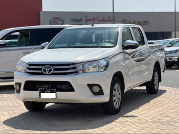 Toyota  Hilux  2019  Automatic  175,000 Km  4 Cylinder  Rear Wheel Drive (RWD)  Pick Up  White