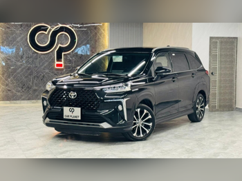 Toyota  Veloz  2024  Automatic  38,000 Km  4 Cylinder  Front Wheel Drive (FWD)  SUV  Black  With Warranty