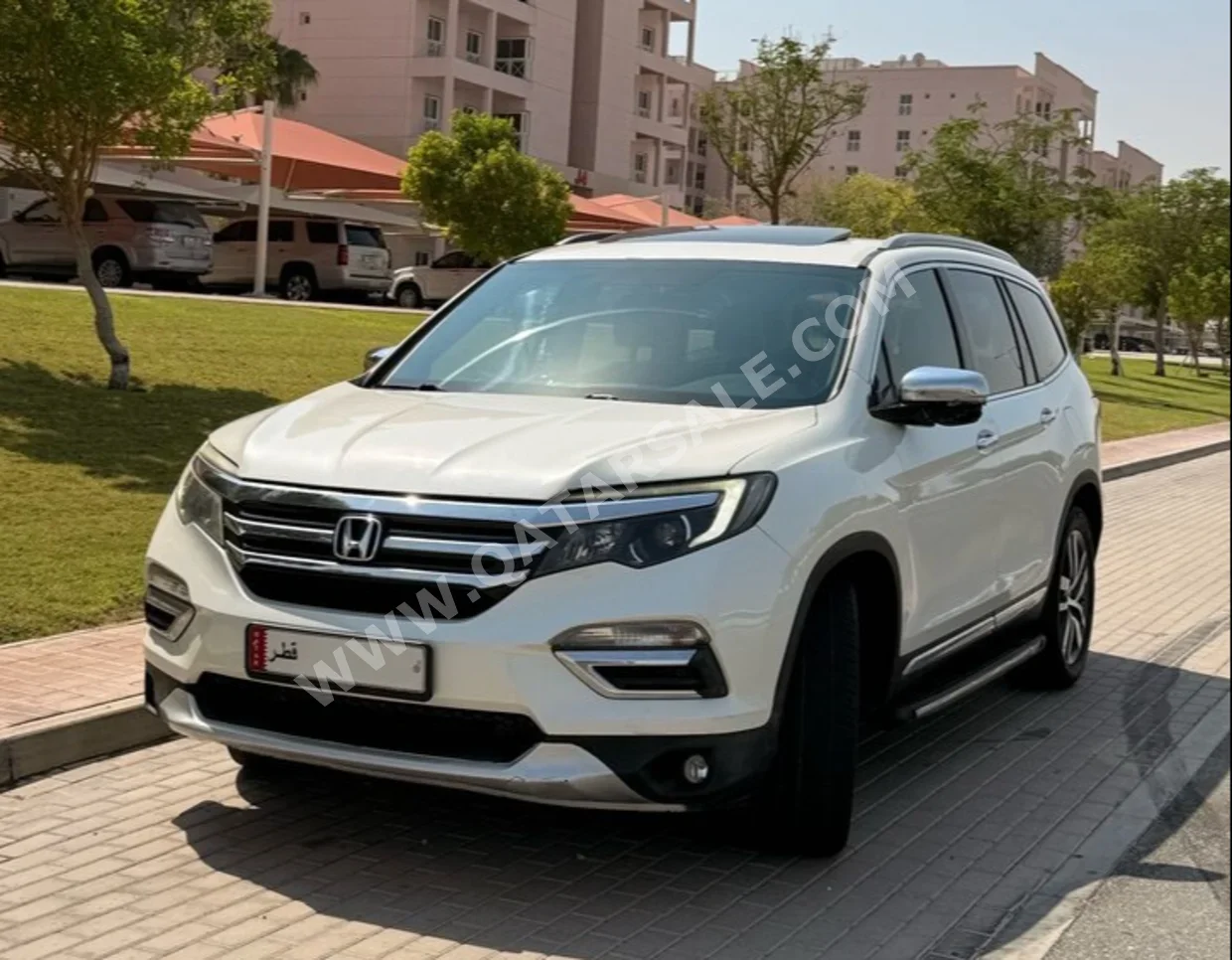 Honda  Pilot  Touring  2016  Automatic  138,500 Km  6 Cylinder  All Wheel Drive (AWD)  SUV  White  With Warranty