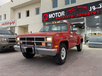 GMC  Sierra  1982  Manual  199,000 Km  8 Cylinder  Four Wheel Drive (4WD)  Pick Up  Red