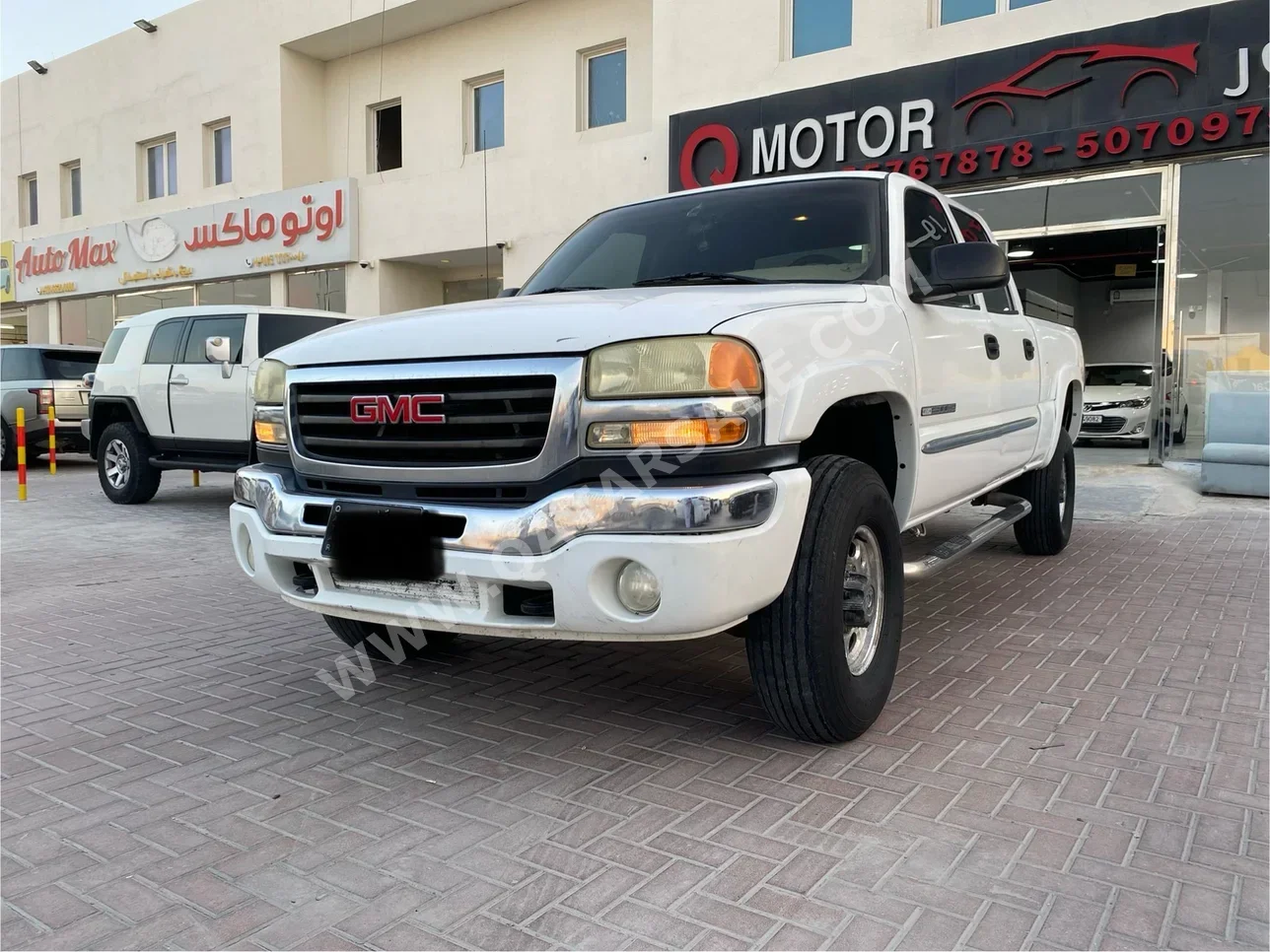 GMC  Sierra  2500 HD  2005  Automatic  119,000 Km  8 Cylinder  Four Wheel Drive (4WD)  Pick Up  White