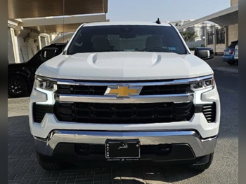 Chevrolet  Silverado  LT  2023  Automatic  27,000 Km  8 Cylinder  Four Wheel Drive (4WD)  Pick Up  White  With Warranty
