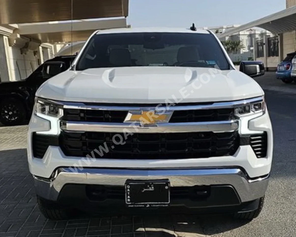 Chevrolet  Silverado  LT  2023  Automatic  27,000 Km  8 Cylinder  Four Wheel Drive (4WD)  Pick Up  White  With Warranty