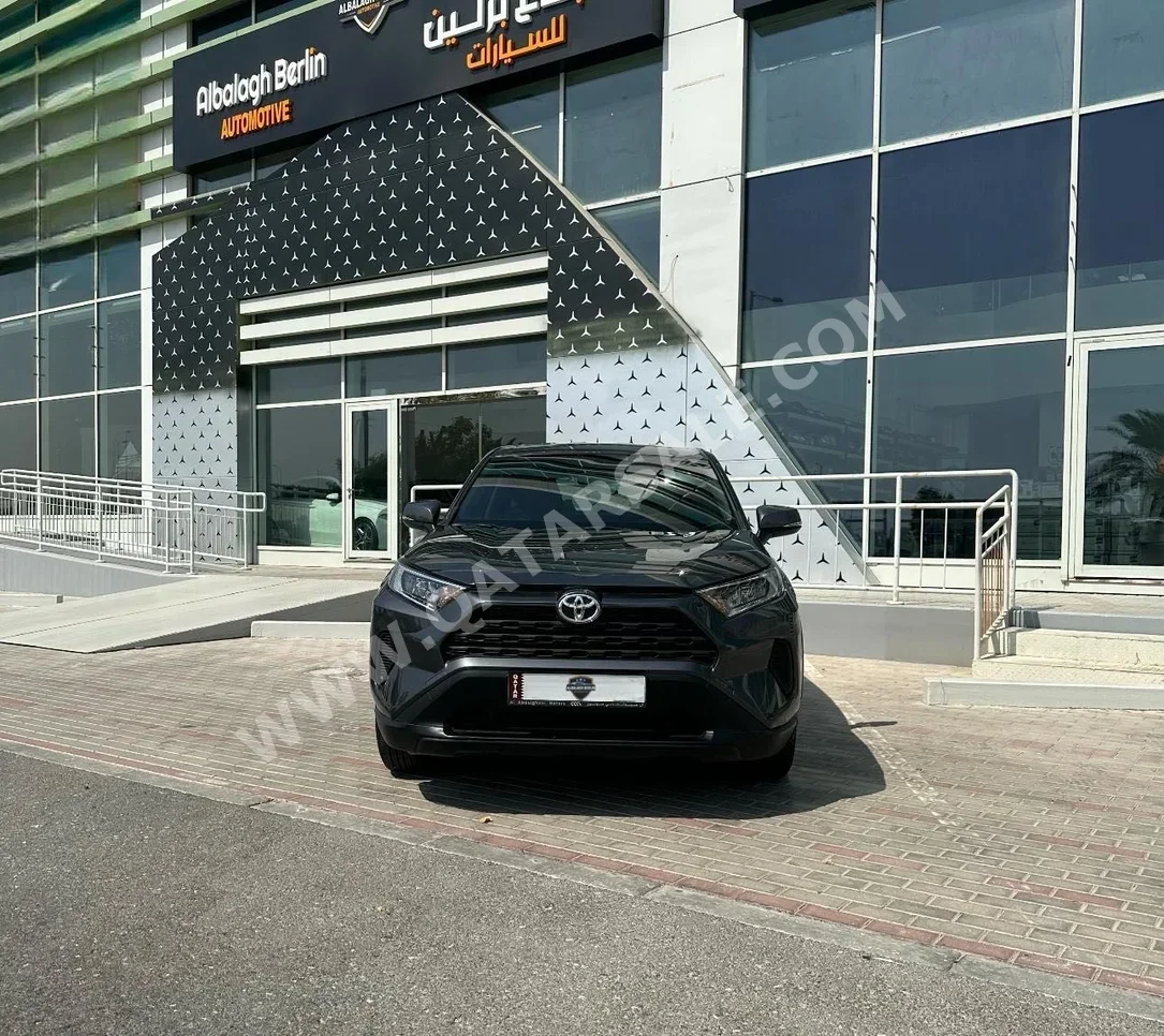 تويوتا  راف 4  2025  اوتوماتيك  548 كم  4 سلندر  دفع رباعي  اس يو في  رمادي غامق