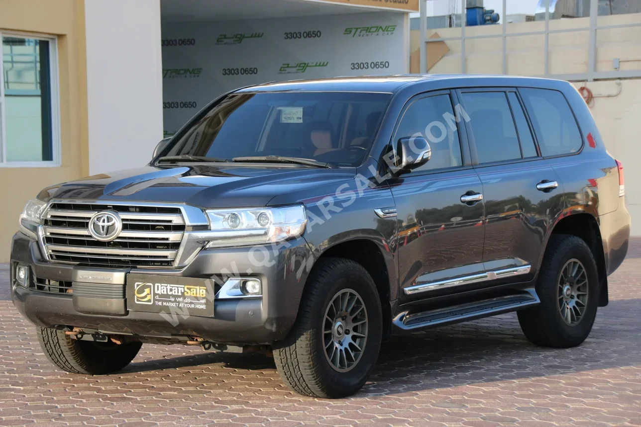 Toyota  Land Cruiser  GXR  2021  Automatic  173,000 Km  8 Cylinder  Four Wheel Drive (4WD)  SUV  Gray