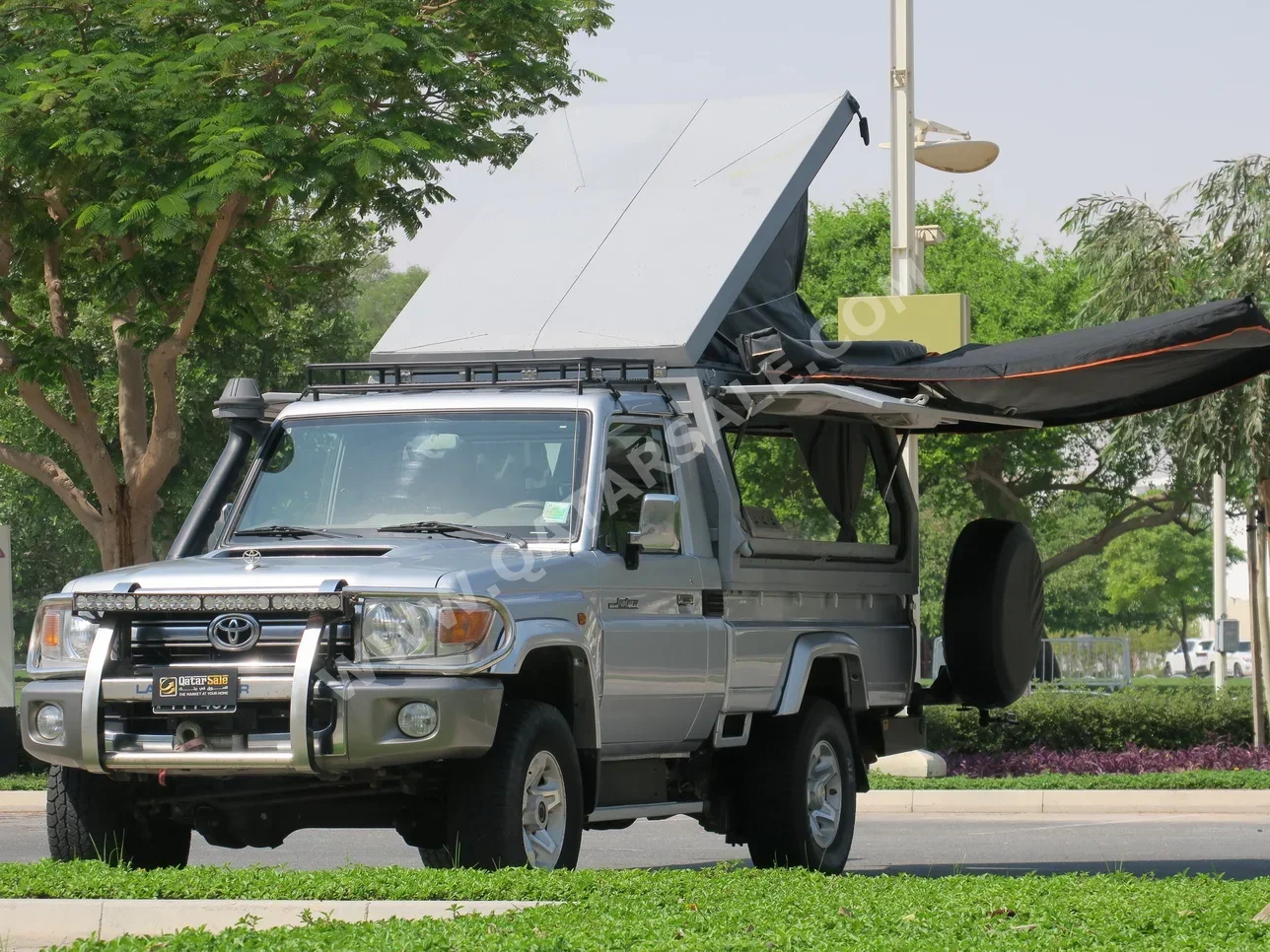 Toyota  Land Cruiser  LX  2017  Manual  47,000 Km  8 Cylinder  Four Wheel Drive (4WD)  Pick Up  Silver