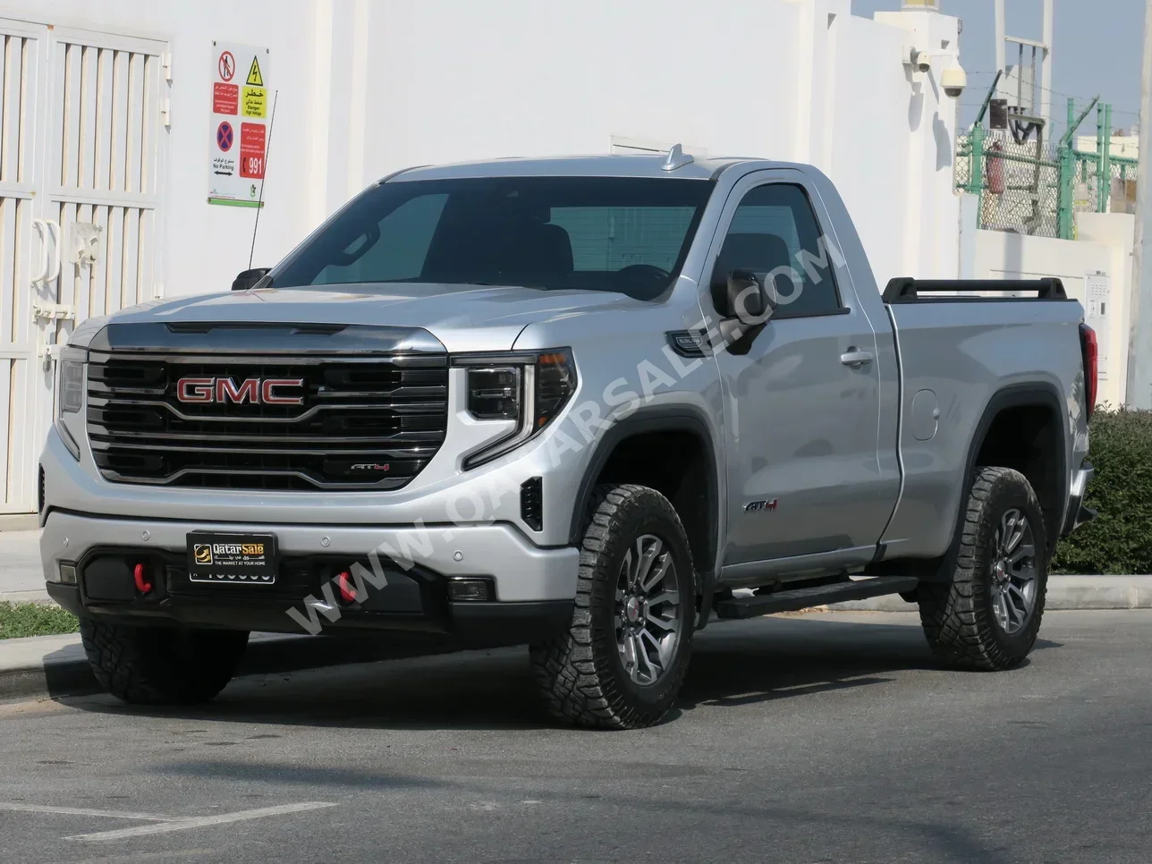 GMC Sierra AT4 2022 Automatic 46,000 Km 8 Cylinder Four Wheel Drive (4WD) Pick Up Silver With Warranty