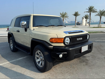 Toyota  FJ Cruiser  2023  Automatic  45,000 Km  6 Cylinder  Four Wheel Drive (4WD)  SUV  Beige  With Warranty