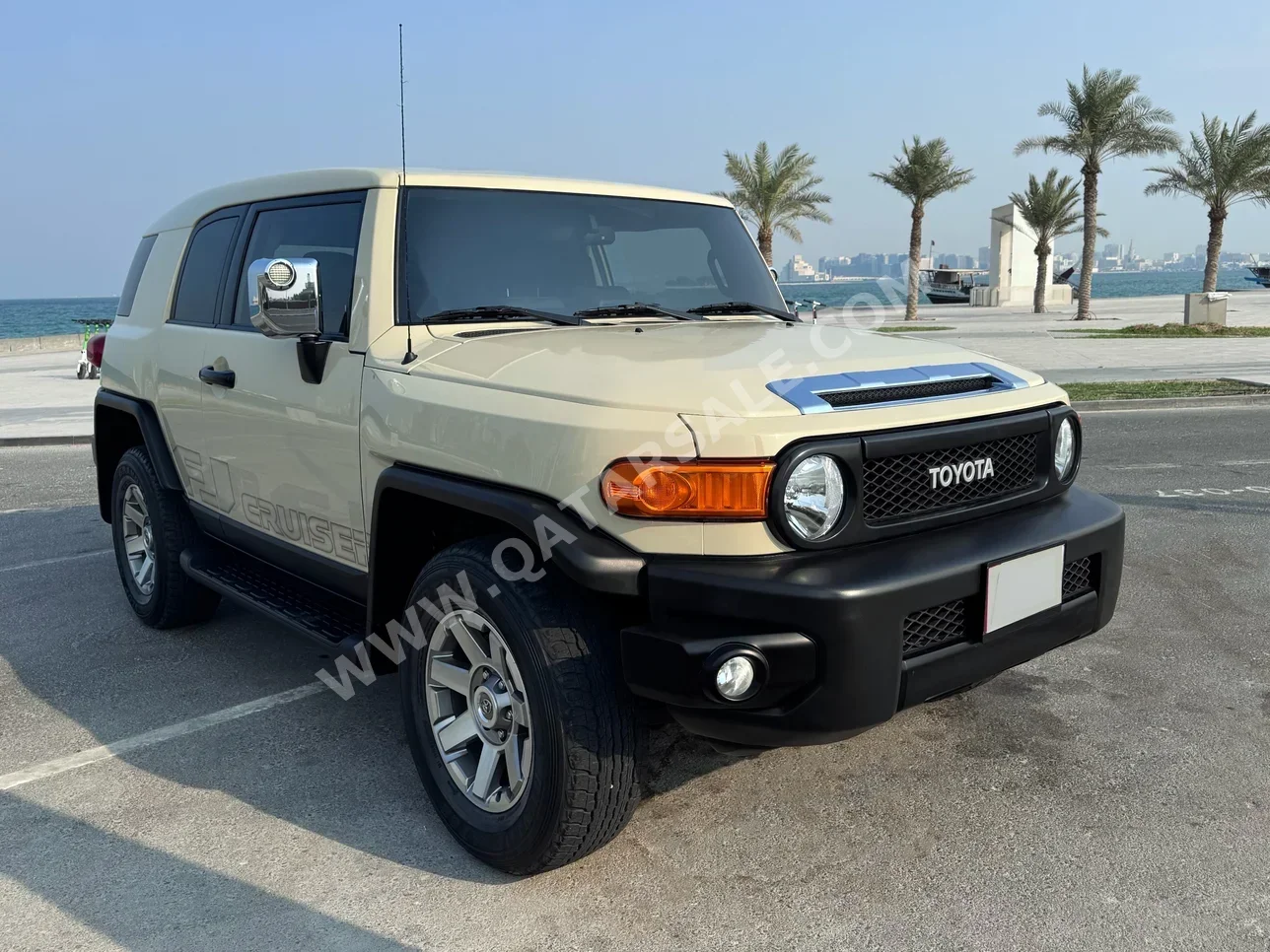 Toyota  FJ Cruiser  2023  Automatic  45,000 Km  6 Cylinder  Four Wheel Drive (4WD)  SUV  Beige  With Warranty
