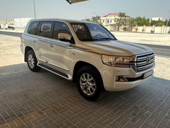 Toyota  Land Cruiser  VXR  2018  Automatic  95,000 Km  8 Cylinder  Four Wheel Drive (4WD)  SUV  White