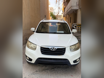 هيونداي  سانتا في  2011  اوتوماتيك  245,000 كم  6 سلندر  دفع كلي مستمر  اس يو في  أبيض