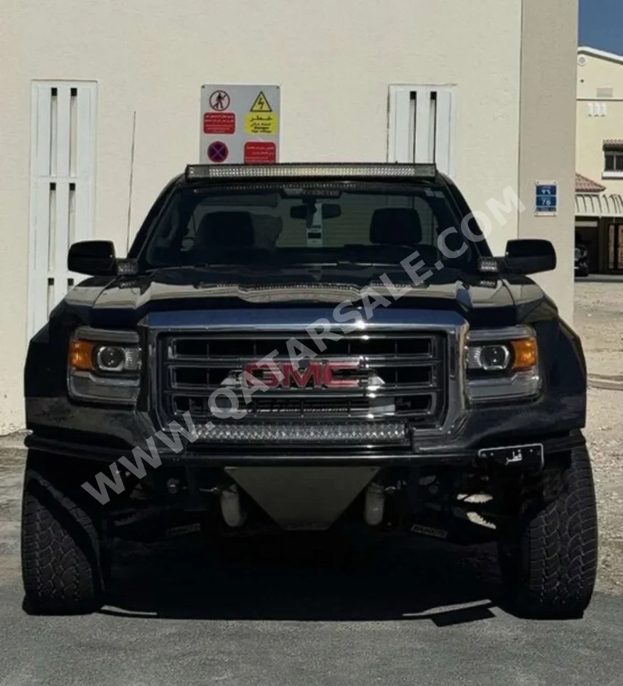 GMC Sierra 1500 2014 Automatic 195,000 Km 8 Cylinder All Wheel Drive (AWD) Pick Up Black