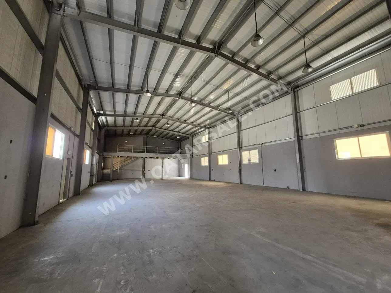 Warehouses & Stores - Al Wakrah  - Wadi Aba Seleel  -Area Size: 1000 Square Meter