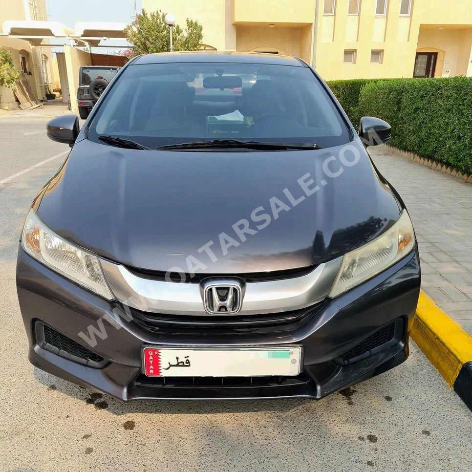 هوندا  سيتي  2016  اوتوماتيك  191,300 كم  4 سلندر  سحب امامي  سيدان  رمادي