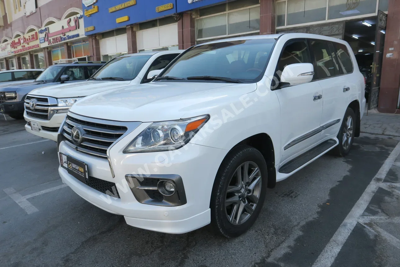 Lexus  LX  470  2015  Automatic  213,000 Km  8 Cylinder  Four Wheel Drive (4WD)  SUV  White