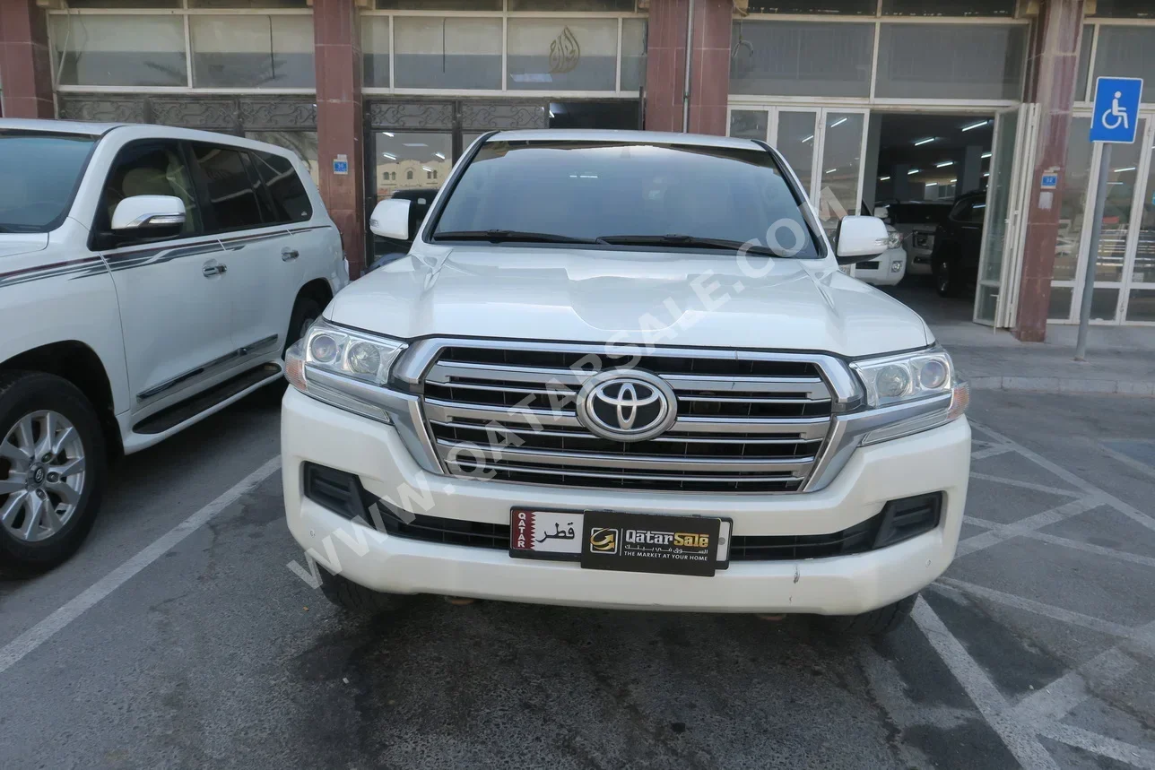 Toyota  Land Cruiser  GXR  2021  Automatic  238,000 Km  6 Cylinder  Four Wheel Drive (4WD)  SUV  White