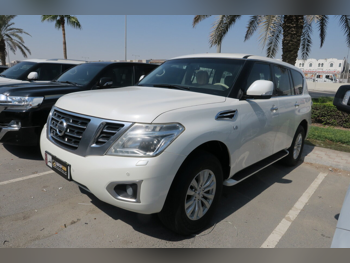 نيسان  باترول  اس اي  2014  اوتوماتيك  240,000 كم  8 سلندر  دفع رباعي  اس يو في  أبيض
