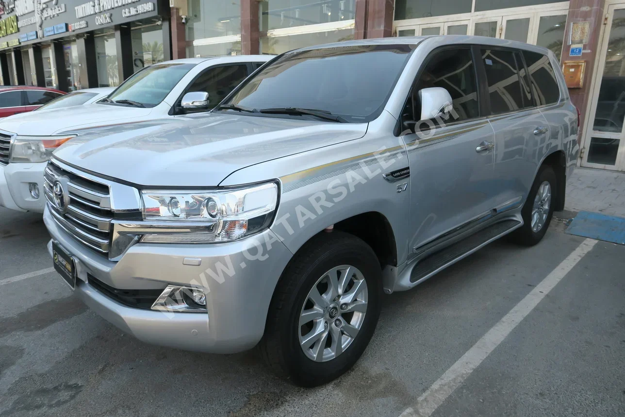 Toyota  Land Cruiser  VXR  2021  Automatic  199,000 Km  8 Cylinder  Four Wheel Drive (4WD)  SUV  Silver
