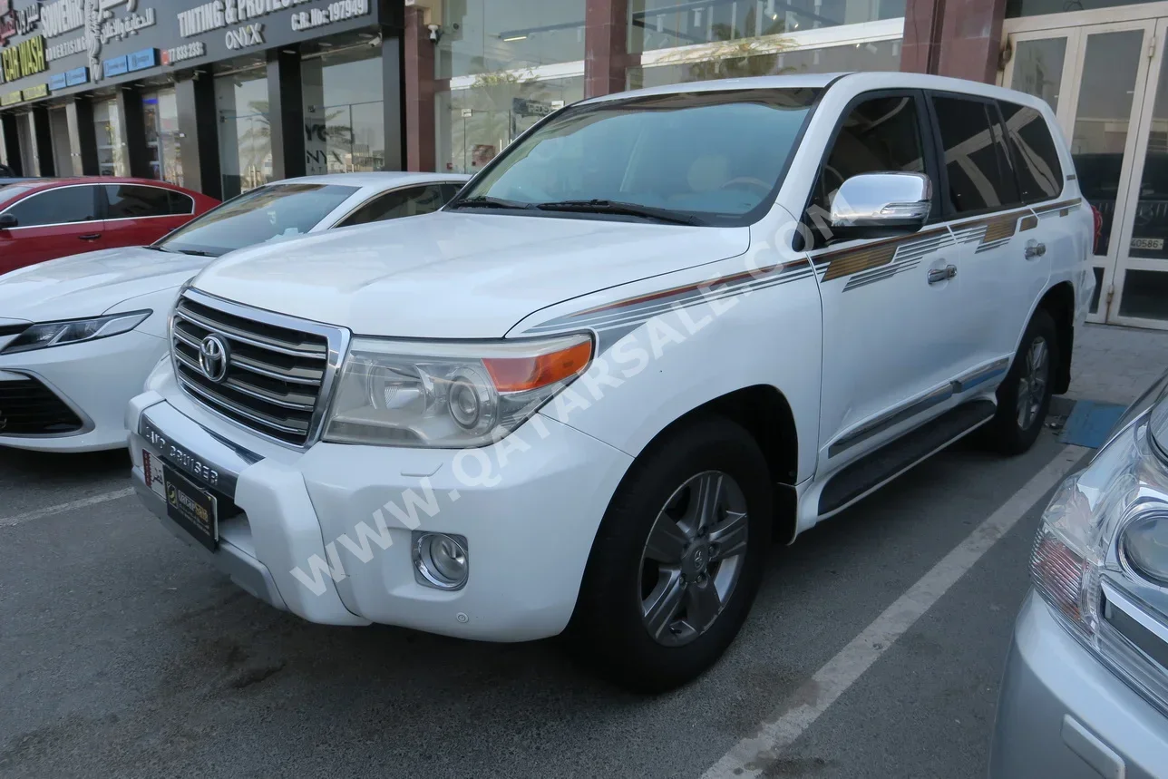 Toyota  Land Cruiser  GXR  2015  Automatic  340,000 Km  8 Cylinder  Four Wheel Drive (4WD)  SUV  White