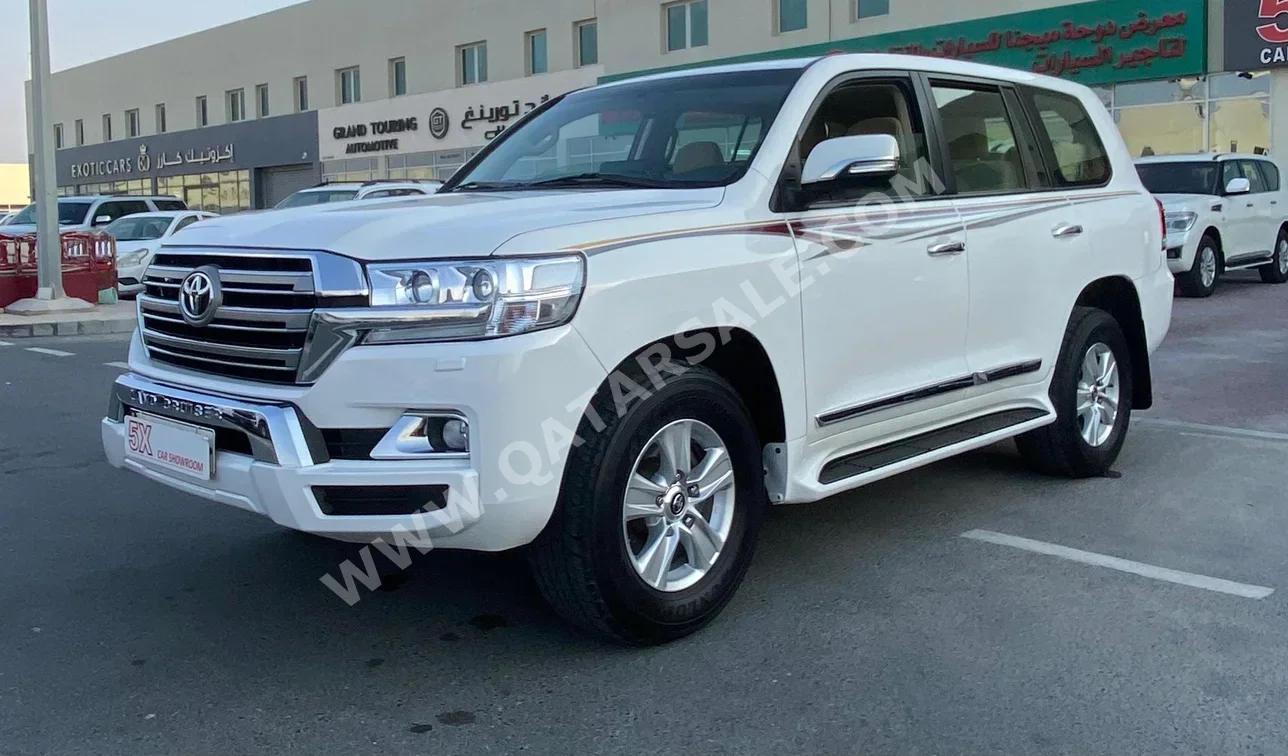 Toyota  Land Cruiser  GXR  2018  Automatic  278,000 Km  6 Cylinder  Four Wheel Drive (4WD)  SUV  White