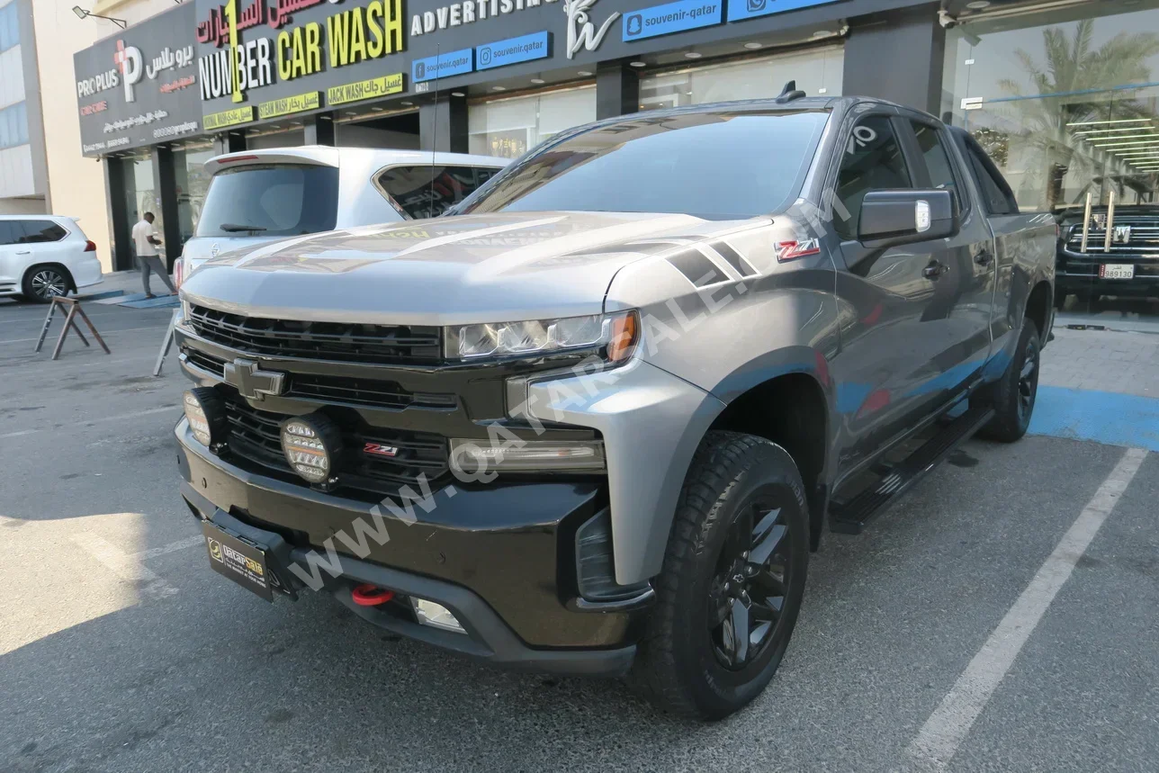 Chevrolet  Silverado  Trail Boss  2020  Automatic  99,000 Km  8 Cylinder  Four Wheel Drive (4WD)  Pick Up  Gray