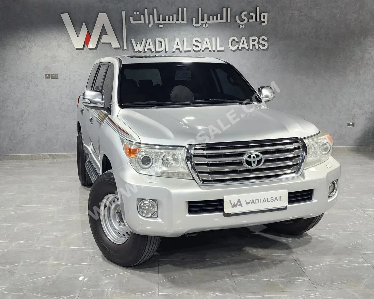 Toyota  Land Cruiser  GXR  2014  Automatic  267,000 Km  8 Cylinder  Four Wheel Drive (4WD)  SUV  Silver