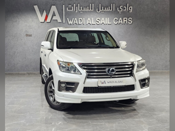 Lexus  LX  570 S  2015  Automatic  260,000 Km  8 Cylinder  Four Wheel Drive (4WD)  SUV  White