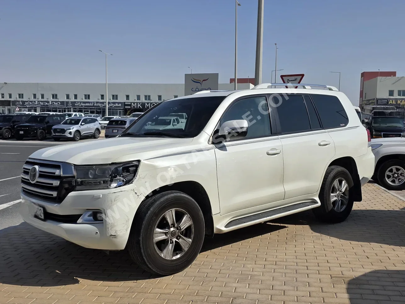 Toyota  Land Cruiser  GXR  2017  Automatic  399,000 Km  6 Cylinder  Four Wheel Drive (4WD)  SUV  White