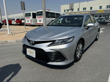Toyota  Camry  LE  2021  Automatic  98,000 Km  4 Cylinder  Front Wheel Drive (FWD)  Sedan  Silver