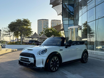 Mini  Cooper  S  2024  Automatic  32,000 Km  4 Cylinder  Four Wheel Drive (4WD)  Convertible  White  With Warranty